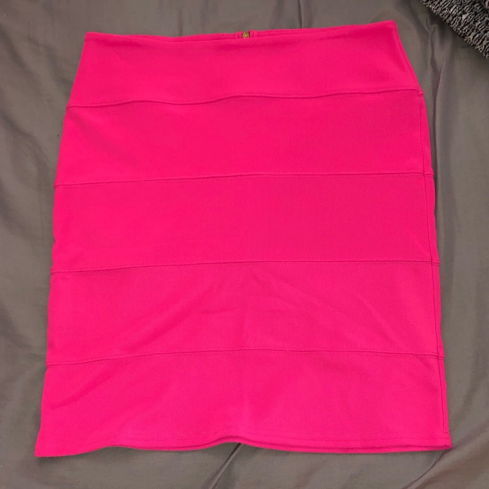 Like new pink with gold zipper pencil skirt!